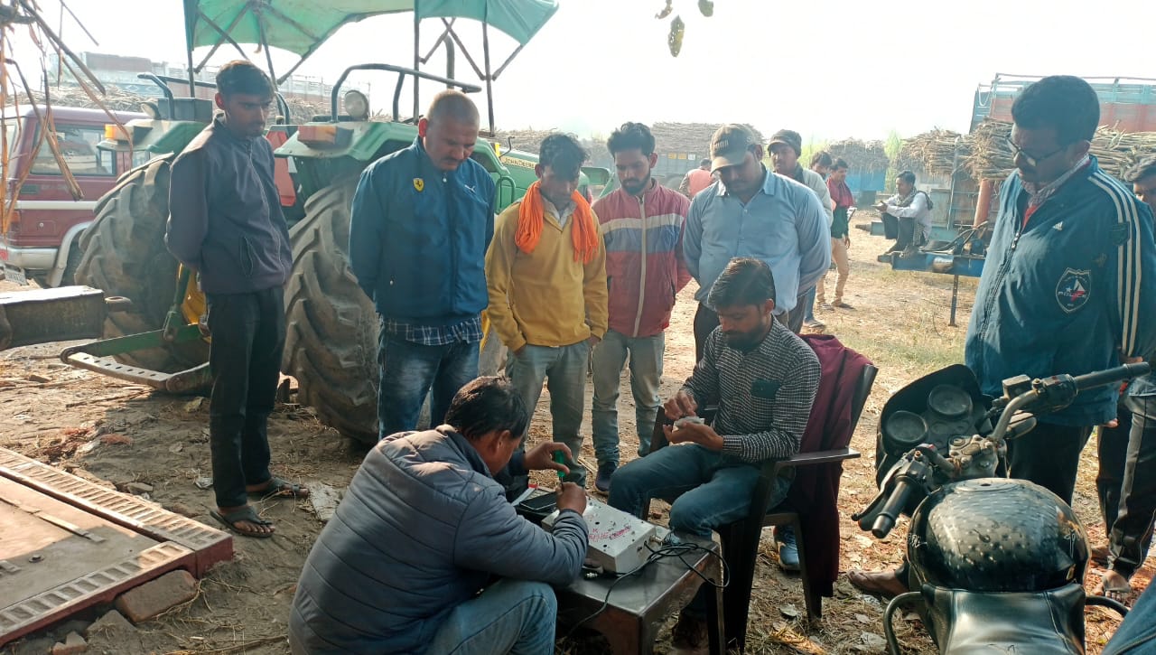 गन्ने सेंटर में मशीन ठीक करने के बाद हुई गन्ने कि तौल प्रारम्भ