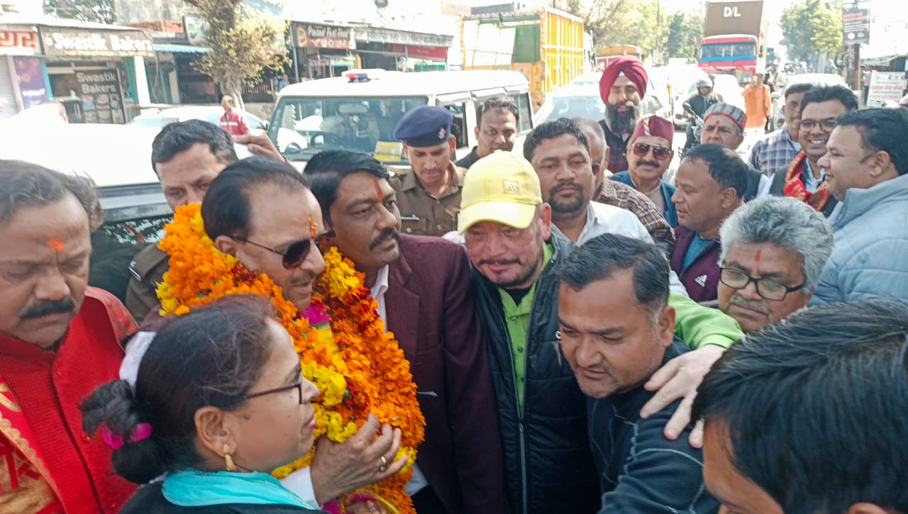 भाजपा कार्यकर्ताओं ने अजय भट्ट का नगला किया जोरदार स्वागत