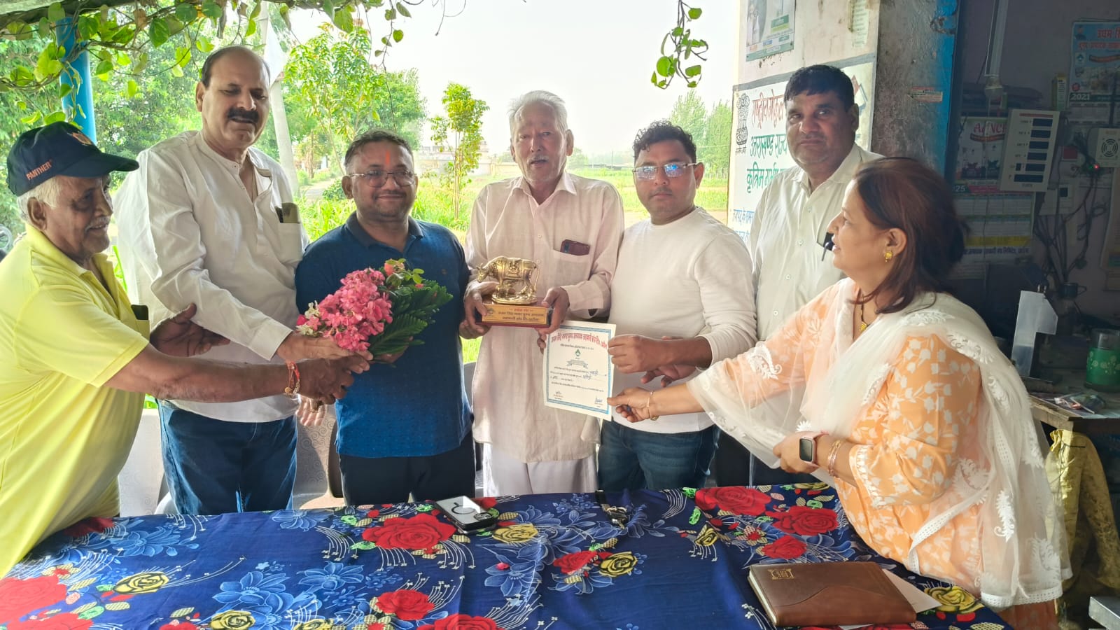 चंद्रपुरी दुग्ध समिति के प्रथम आने पर किया सम्मानित