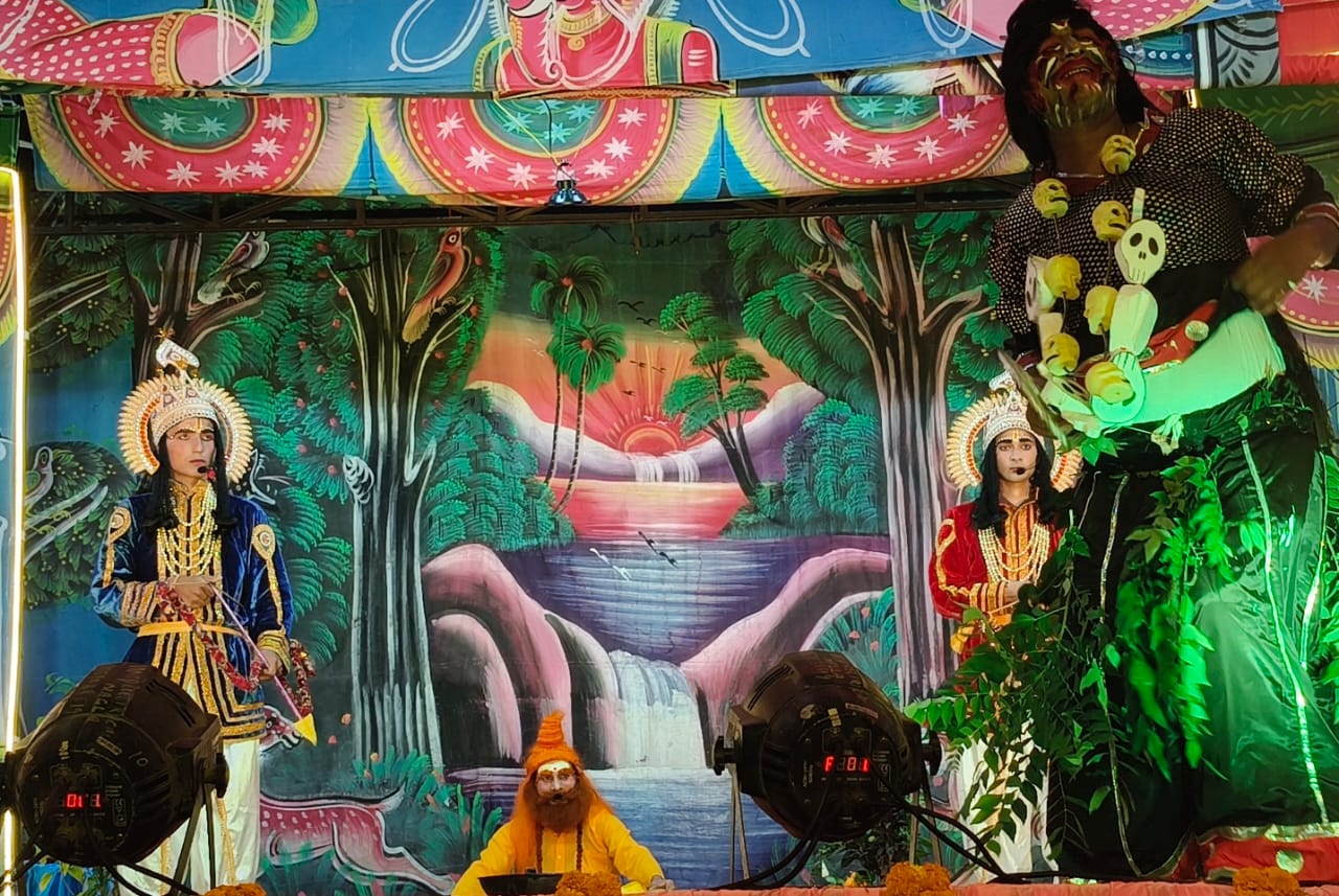 शांतिपुरी रामलीला मंचन पर ताड़िका के अभिनय पर खूब बाजी तालियां