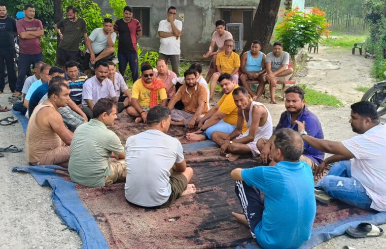 शांतिपुरी न०४ में सडक किनारे चौरीकरण को लेकर हुई बैठक