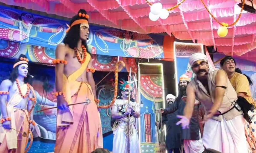 शांतिपुरी रामलीला में केवट – श्रीराम प्रसंग मे भवविभोर हुये दर्शक