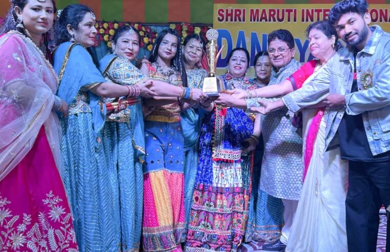 जवाहरनगर मे डांडिया व गरबा नृत्य मे झूमी महिलाये