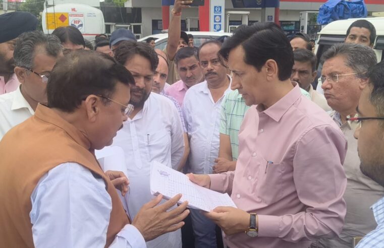 नगला अवैध अतिक्रमण मामले में कमिश्नर दीपक रावत ने किया स्थलीय निरीक्षण