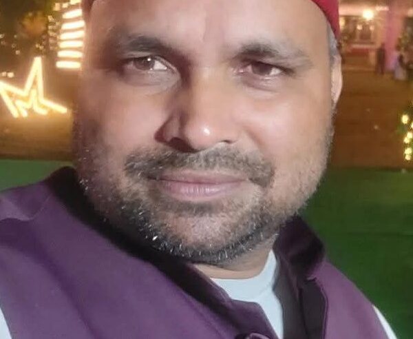 जिपंस प्रेम आर्या ने हैंडपम्प नल लगाकर किया विकास कार्य का शुभारम्भ