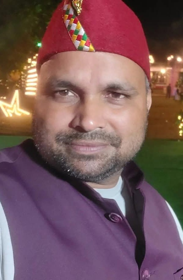 जिपंस प्रेम आर्या ने हैंडपम्प नल लगाकर किया विकास कार्य का शुभारम्भ