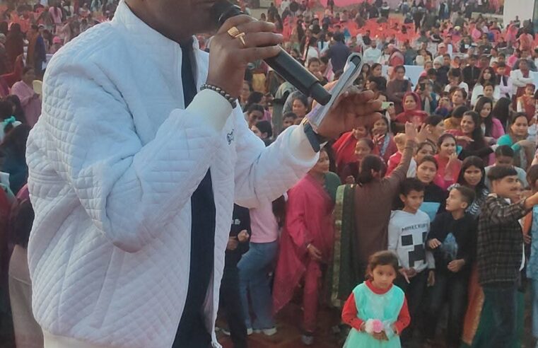 जवाहरनगर उत्तरायणी में टक टका टक व राइफल मेरी कानी मा में झूमें ग्रामीण