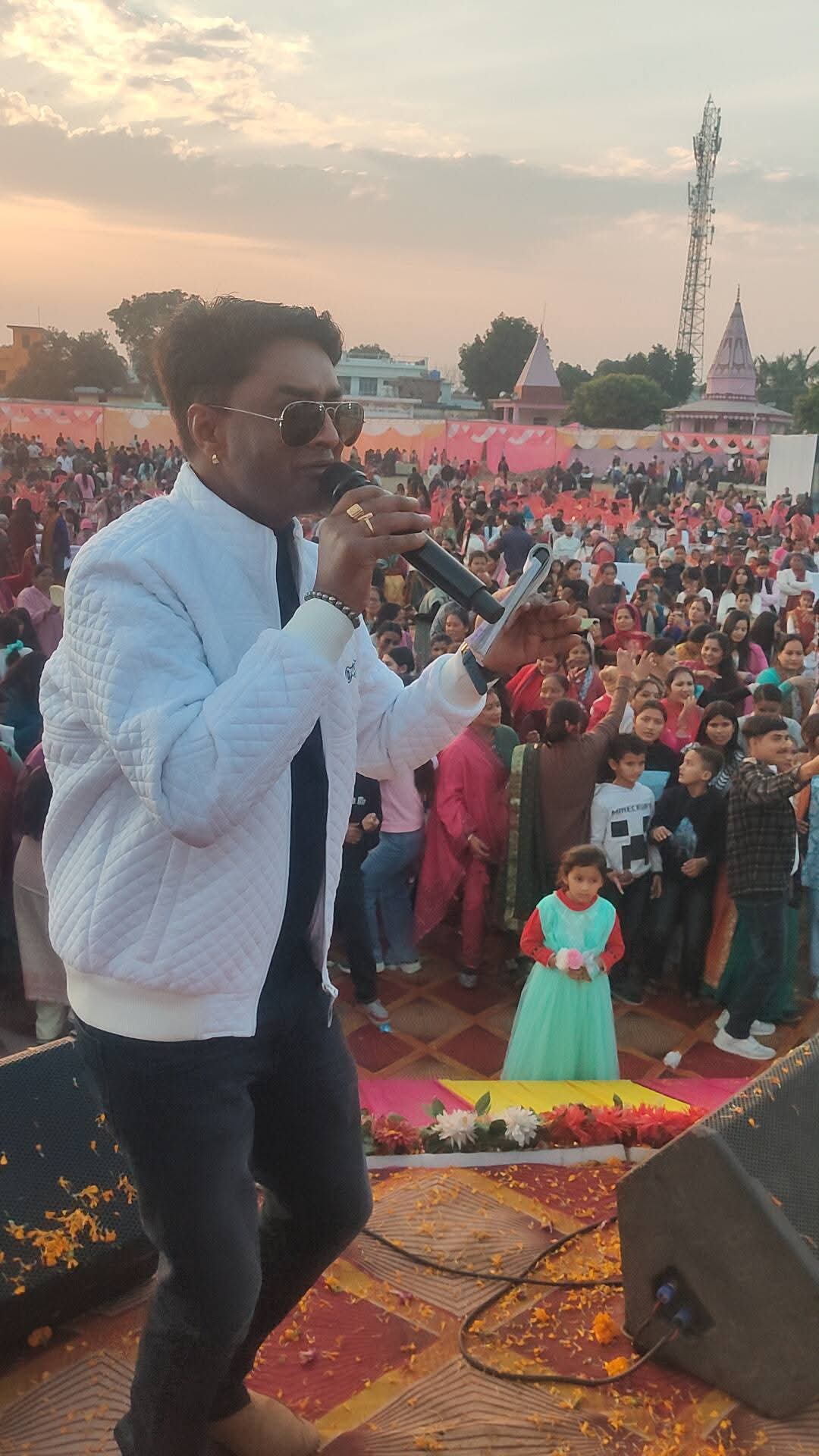 जवाहरनगर उत्तरायणी में टक टका टक व राइफल मेरी कानी मा में झूमें ग्रामीण