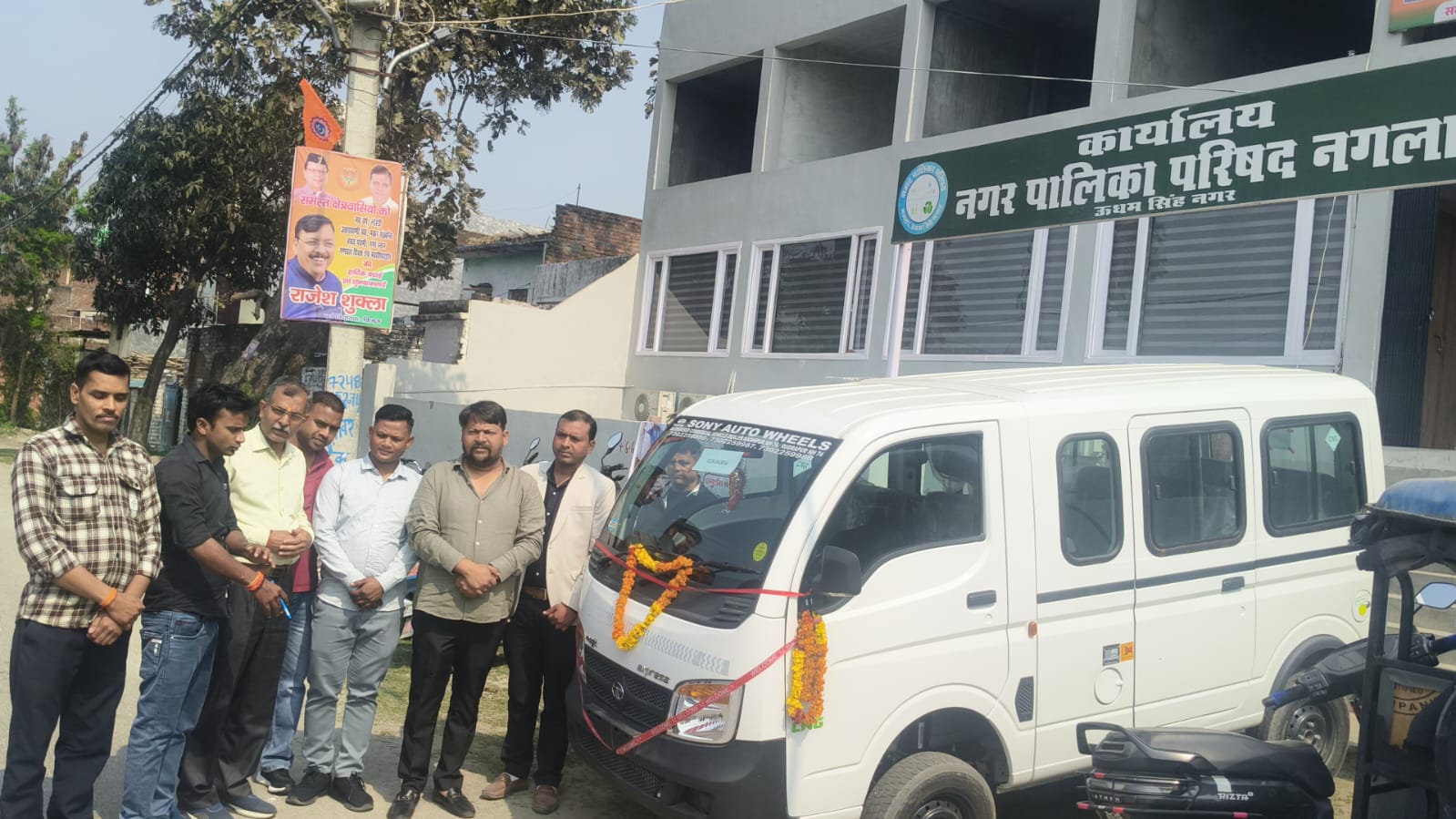 सचिन शुक्ला के सहयोग से नगला मे निशुल्क एम्बुलेंस सुविधा शुरु