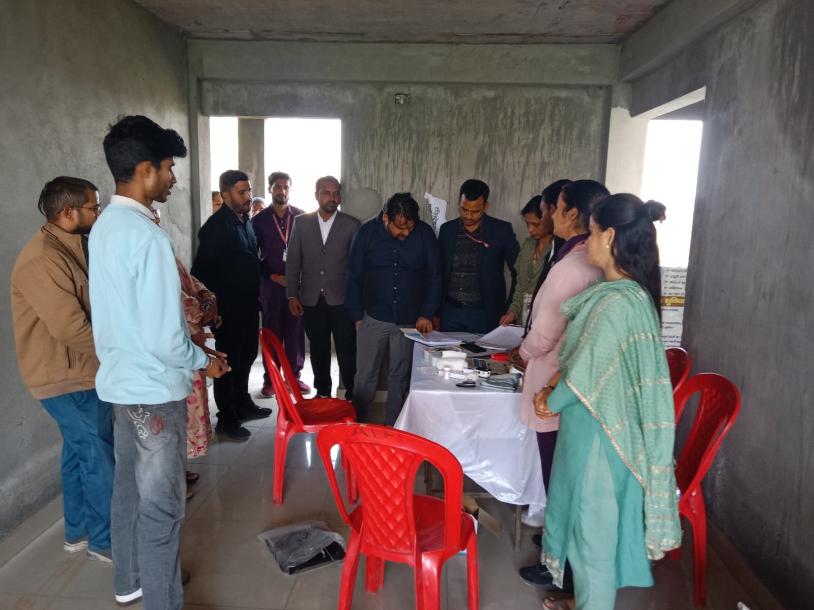 नगला निशुल्क स्वास्थ्य शिविर में दर्जनों लोगो ने लिया लाभ