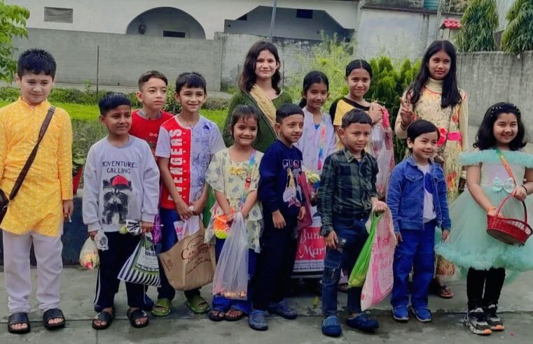 छुट्टी के दिन होने के कारण बच्चों ने उत्साहपूर्वक मनाई लोकपर्व फुलदेई