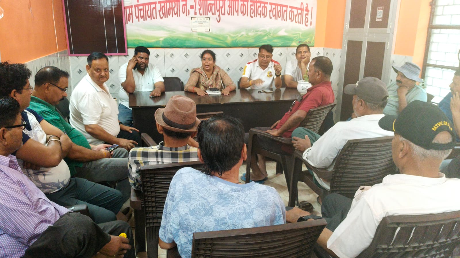 ग्राम सभा की बैठक में मजदूरों की मजदूरी व सत्यापन को लेकर चर्चा